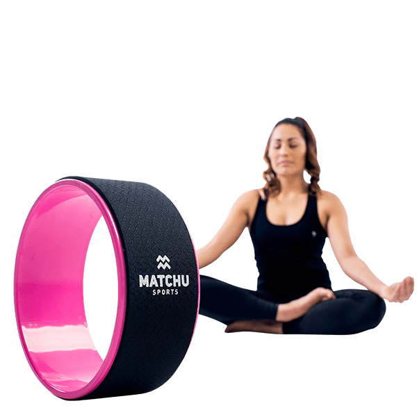 yoga wheel met vrouw